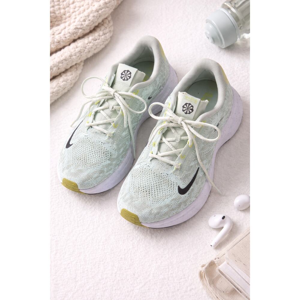 Nike Women’s Running Shoes Size 8 Green Lightweight Athletic Sneakers